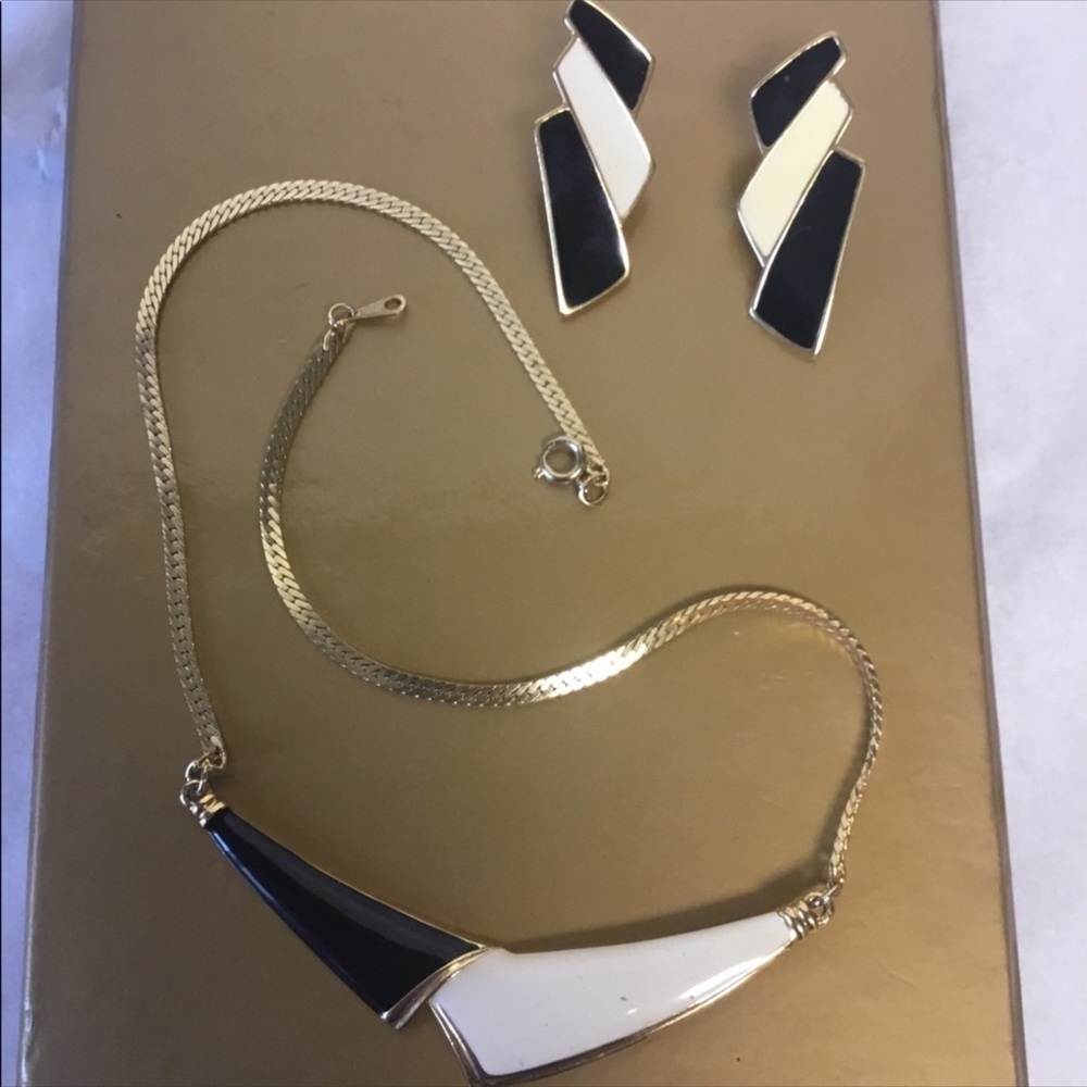 Koret Vintage Black & Cream Gold Choker & Earrings Jewelry